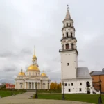 Падающая башня